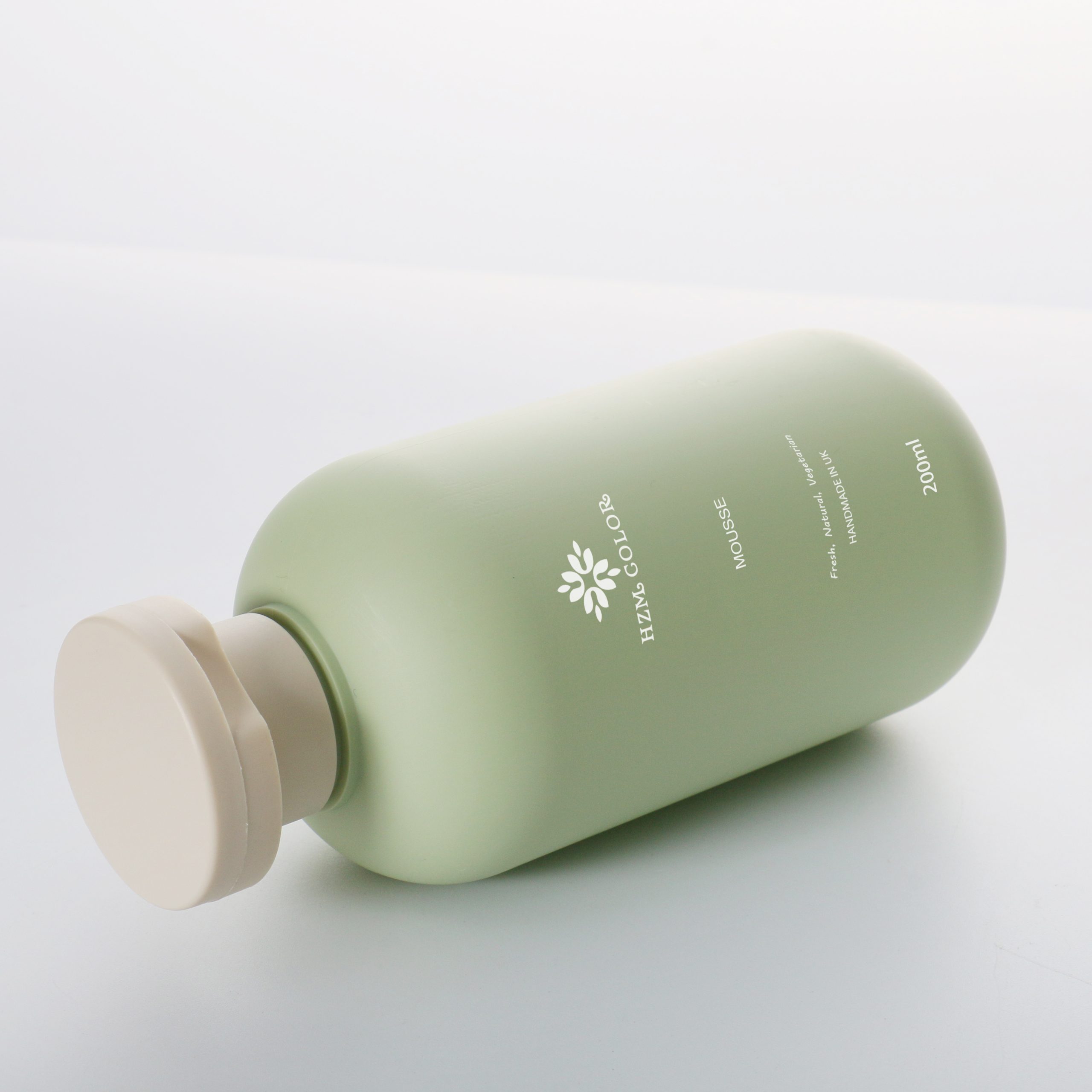 200ml 500ml 300ml 400ml Eco Friendly HDPE 250ML Green Round Squeeze Custom Empty Plastic Lotion Bottle Shampoo And Conditioner Bottles With Flip Top Cap  View More