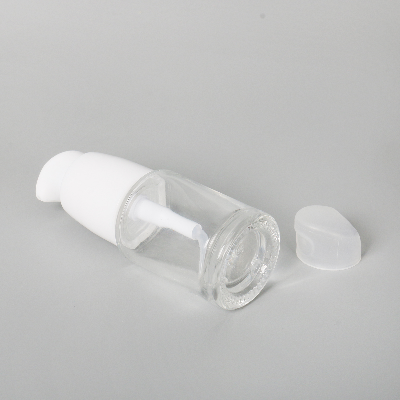 Eco Friendly 30ml 60ml 100ml Round Cosmetic Packaging Clear Empty Face Serum Pump Lotion Foundation Bottle Glass Serum Bottle With Pump