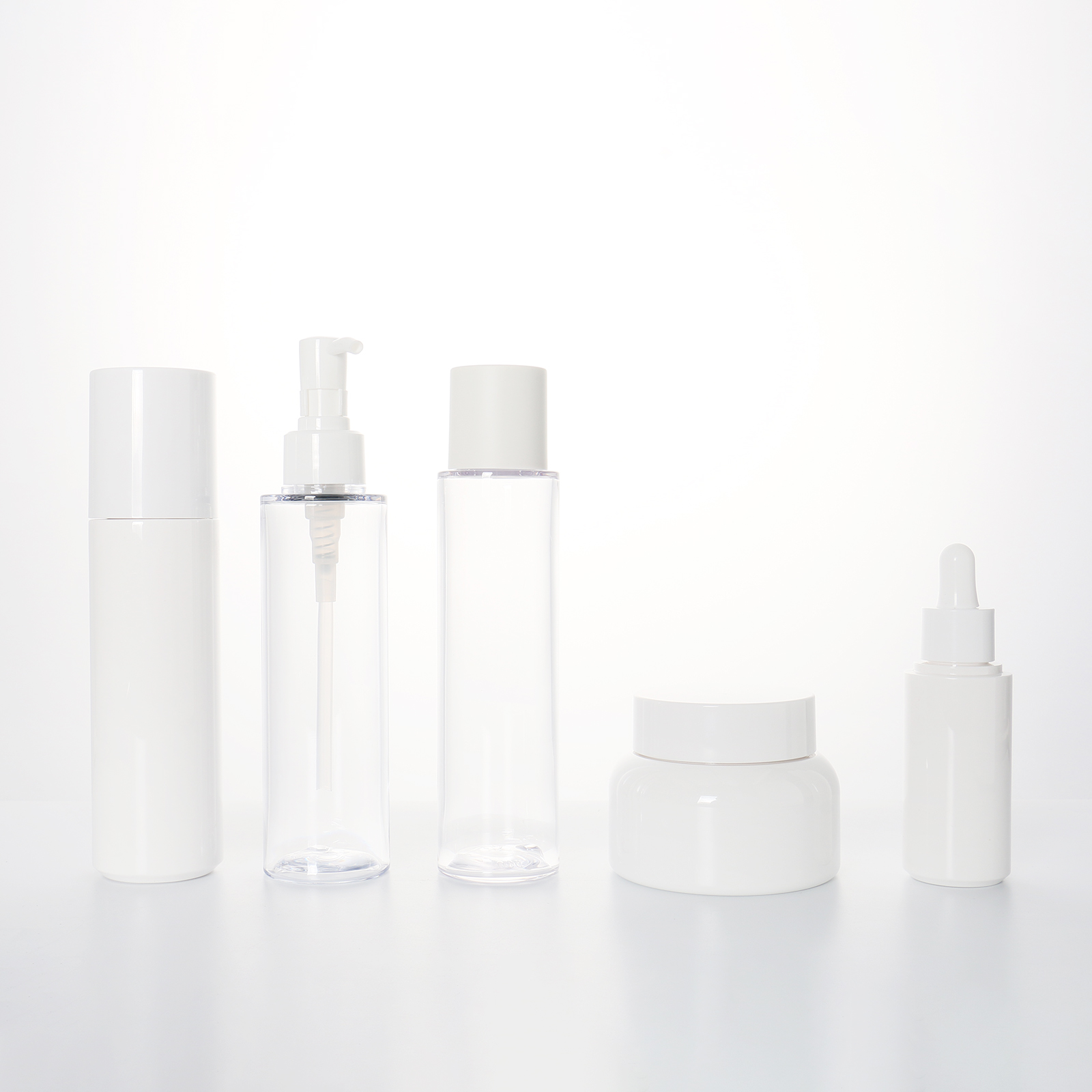 Skin Care Cosmetics Packaging Containers 50G 30ml 50ml 120ml 130mlWhite Luxury Cosmetic Bottles Custom Skincare Packaging Set