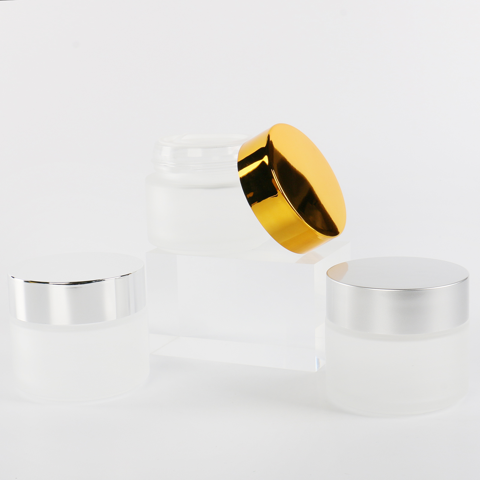 Luxury Face Cosmetic Packaging Containers Custom Empty Frosted Cosmetic Cream Glass Jar 100ml With Silver Gold Lid