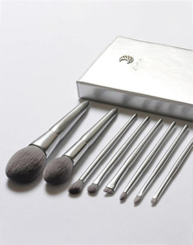 Custom Logo 8 Pcs Matte Silver Powder Eyeshadow Brushes Kit Luxury Fluffy Makeup Brush Set For Beginner