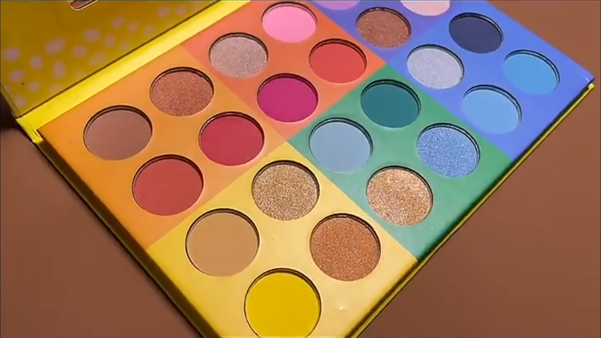 Customized Cruelty Free Colorful Vegan Cardboard Square Pan High Pigment 24 Eyeshadow Palette