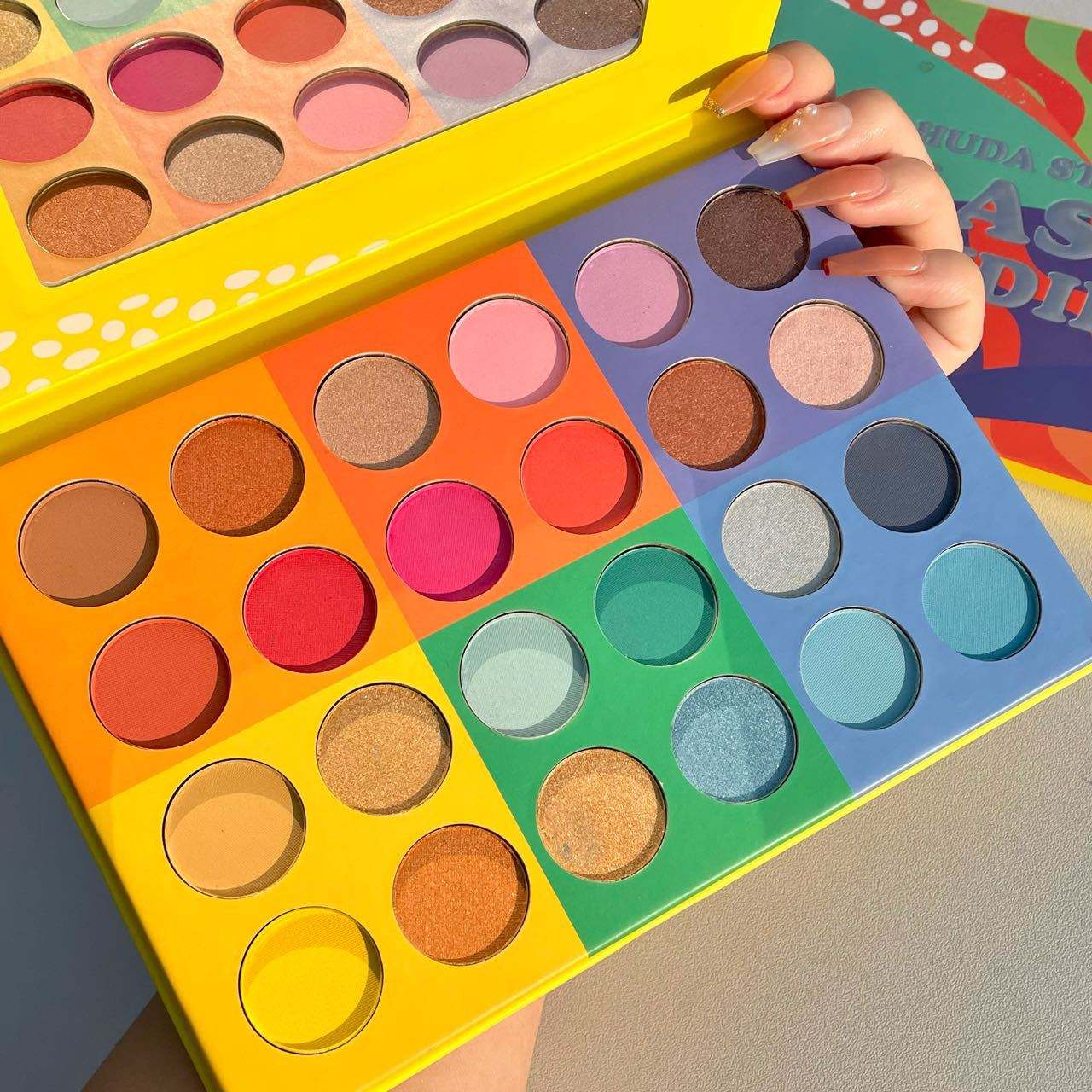 Customized Cruelty Free Colorful Vegan Cardboard Square Pan High Pigment 24 Eyeshadow Palette