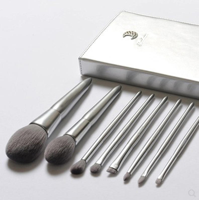 Custom Logo 8 Pcs Matte Silver Powder Eyeshadow Brushes Kit Luxury Fluffy Makeup Brush Set For Beginner