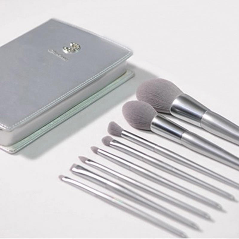 Custom Logo 8 Pcs Matte Silver Powder Eyeshadow Brushes Kit Luxury Fluffy Makeup Brush Set For Beginner