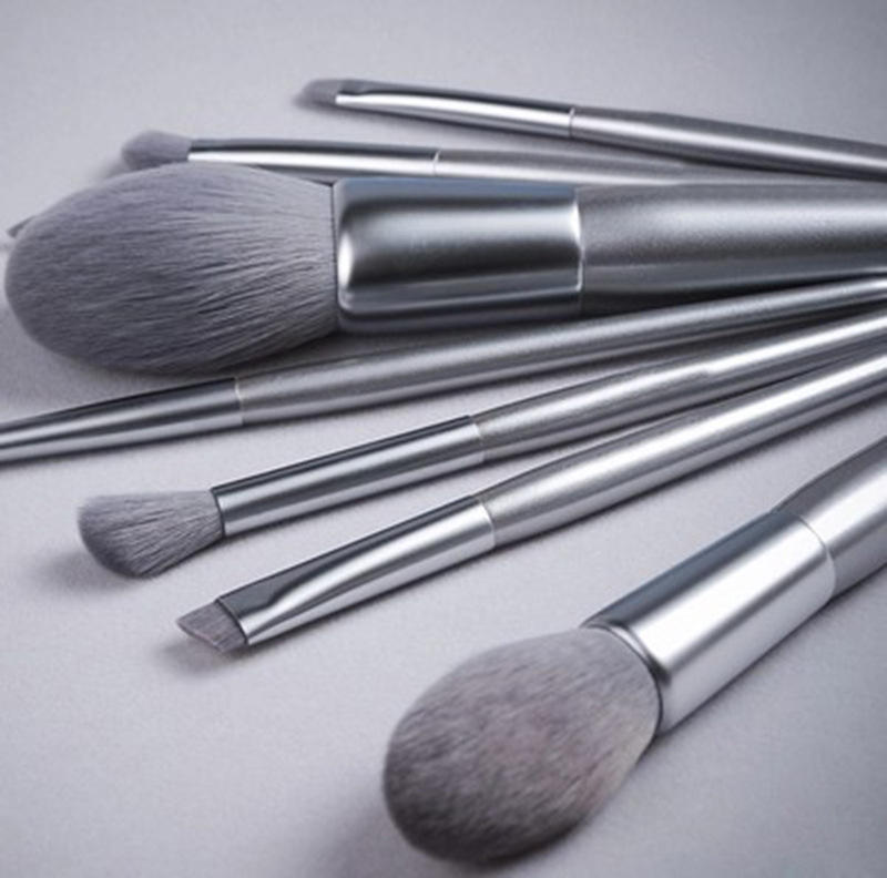 Custom Logo 8 Pcs Matte Silver Powder Eyeshadow Brushes Kit Luxury Fluffy Makeup Brush Set For Beginner