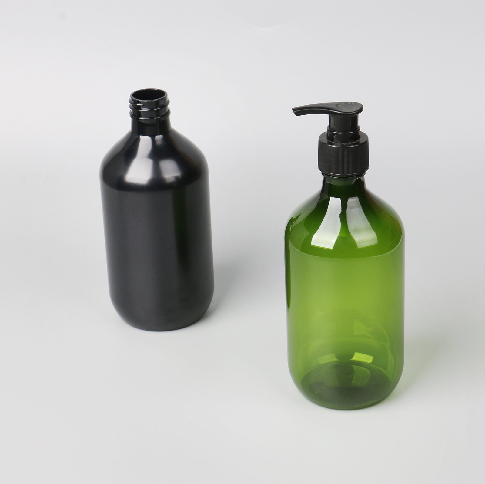 Plastic Shampoo Bottle 300ml 500ml Round Shoulder Pet Hand Sanitizer Black Body Wash Bottle Press Pump Lotion Bottles