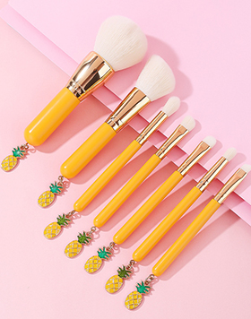 Professional Makeup Brush Fruit Pineapple Pendant High Quality 8pcs Wood Handle Private Label Makeup Brush Set