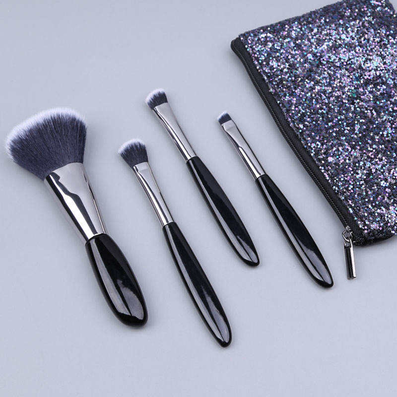 Short Handle Small Eyeshadow Eyebrow Brush Beauty Tools Travel Mini 4pcs Portable Makeup Brush Set With Glitter Cosmetic Bag