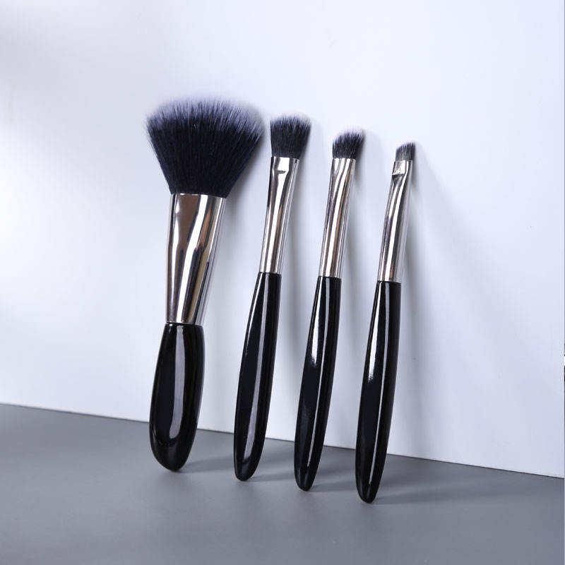 Short Handle Small Eyeshadow Eyebrow Brush Beauty Tools Travel Mini 4pcs Portable Makeup Brush Set With Glitter Cosmetic Bag