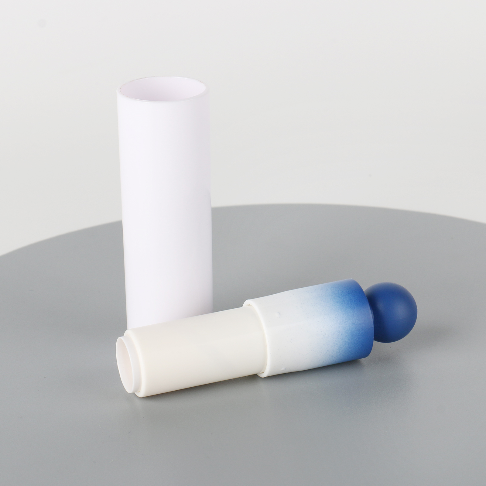 Unique Design Lip Balm Tubes Container Cosmetic Packaging Round Shape Gradient Blue Ball Lipstick Case Press Lipstick Container