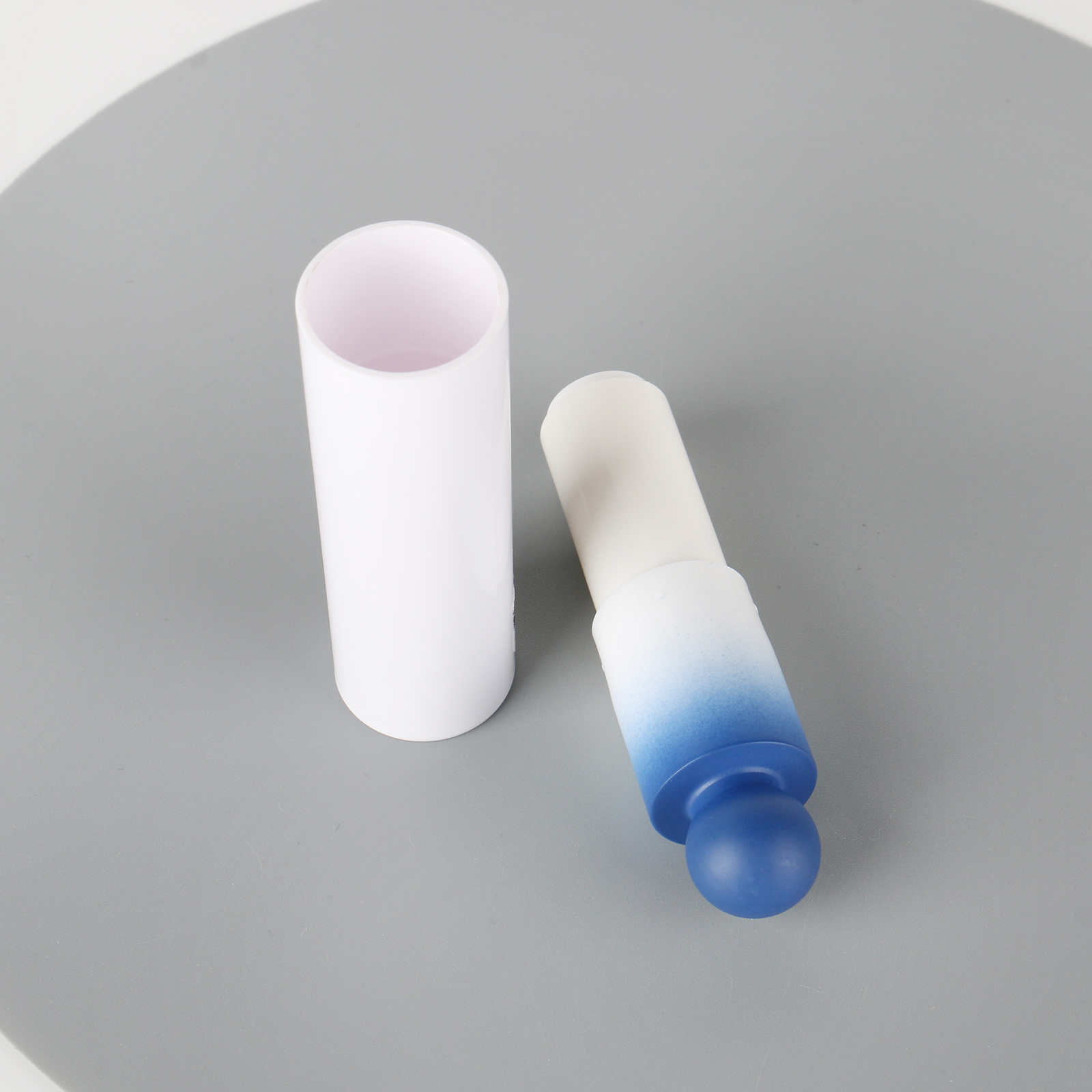 Unique Design Lip Balm Tubes Container Cosmetic Packaging Round Shape Gradient Blue Ball Lipstick Case Press Lipstick Container