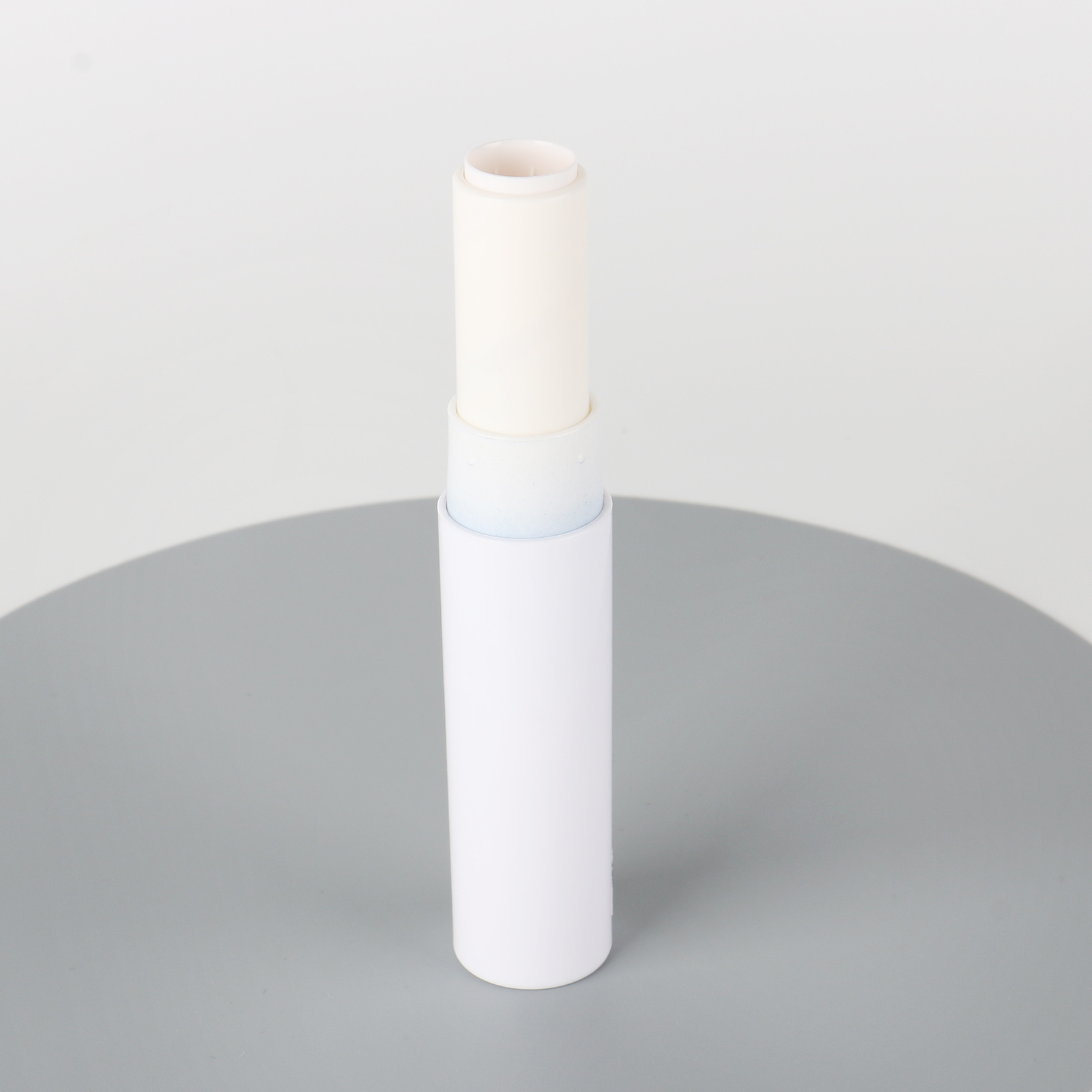 Unique Design Lip Balm Tubes Container Cosmetic Packaging Round Shape Gradient Blue Ball Lipstick Case Press Lipstick Container