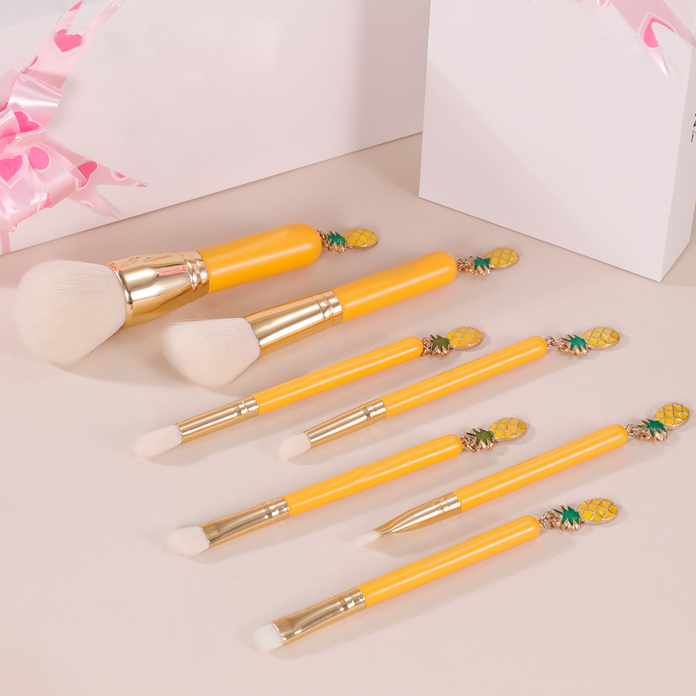 Professional Makeup Brush Fruit Pineapple Pendant High Quality 8pcs Wood Handle Private Label Makeup Brush Set