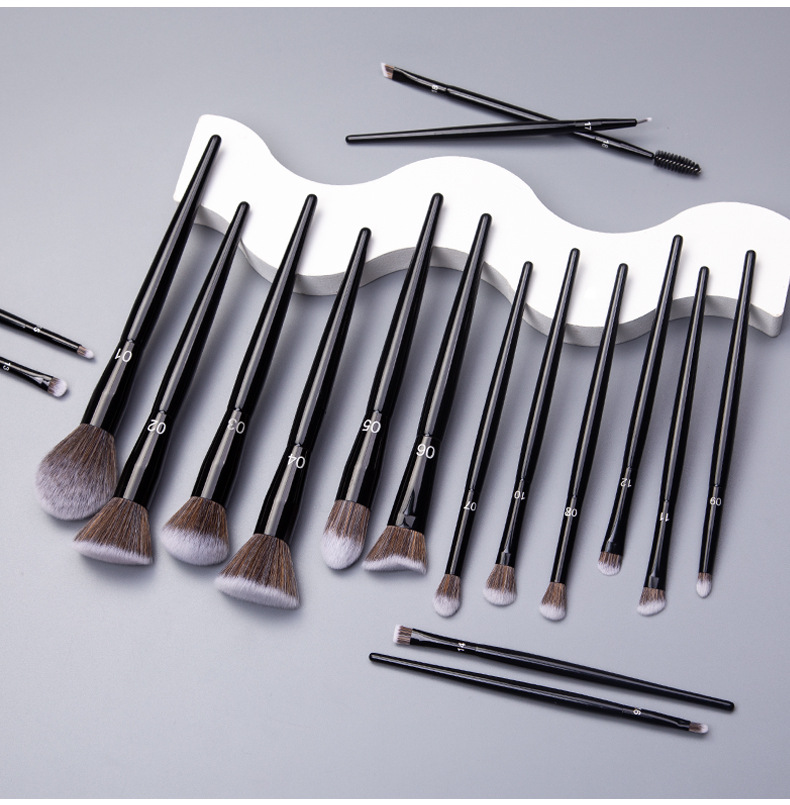 18pcs Luxury Makeup Brush Kit Professional Classic Black Wood Handle Private Label Foundation Cosmetic Makeup Brushes Set