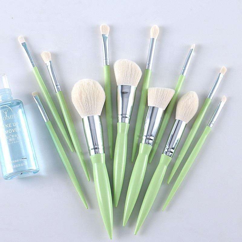 Private Label Soft Cosmetic Brush Set 12pcs Luxury Green Makeup Brush Set With Travel Portable Bag