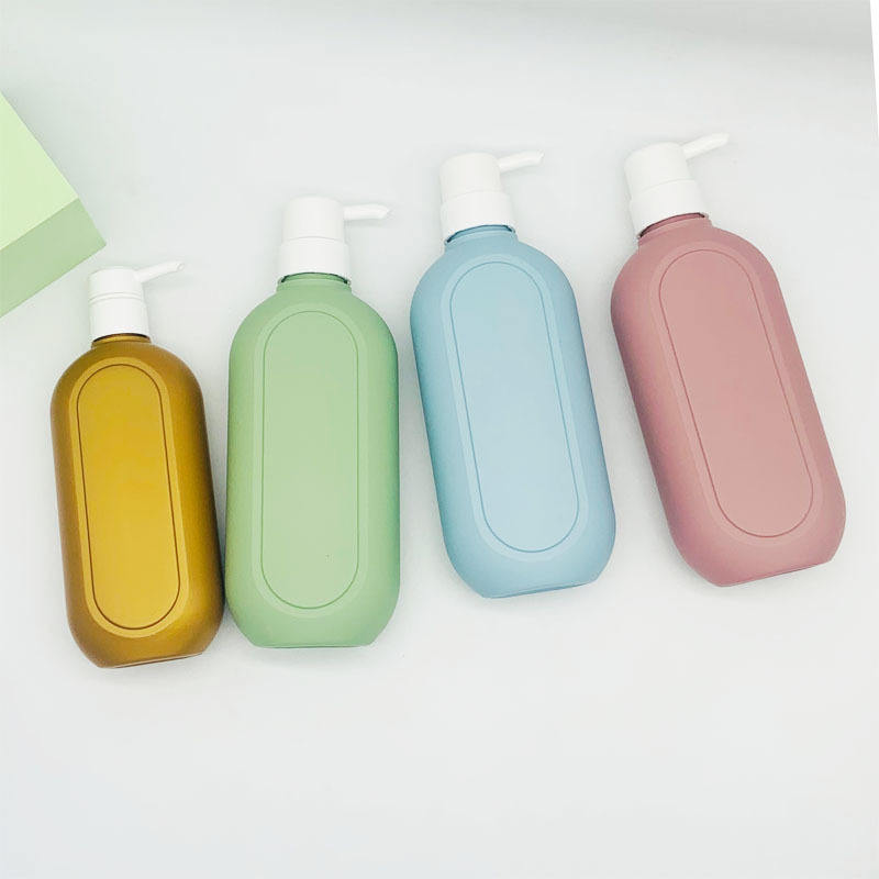 300ml 450ml Eco Friendly Refillable Body Wash Container PE Plastic Flat Round Empty Shampoo Bottle With Lotion Pump