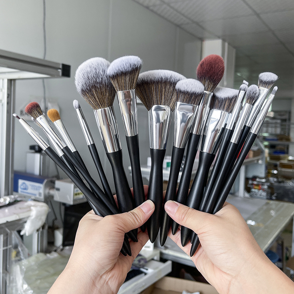 Best Seller Professional 16pcs Private Label Makeup Brush Set Custom Black Handle Synthetic Hair Makeup Brushes With Brush Bag