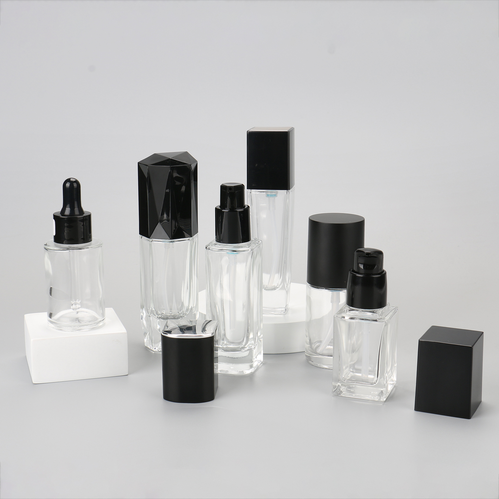 Cosmetic Packaging Container Empty Skincare Set Bottle Transparent Glass Lotion Serum Pump Bottle With Black Lid