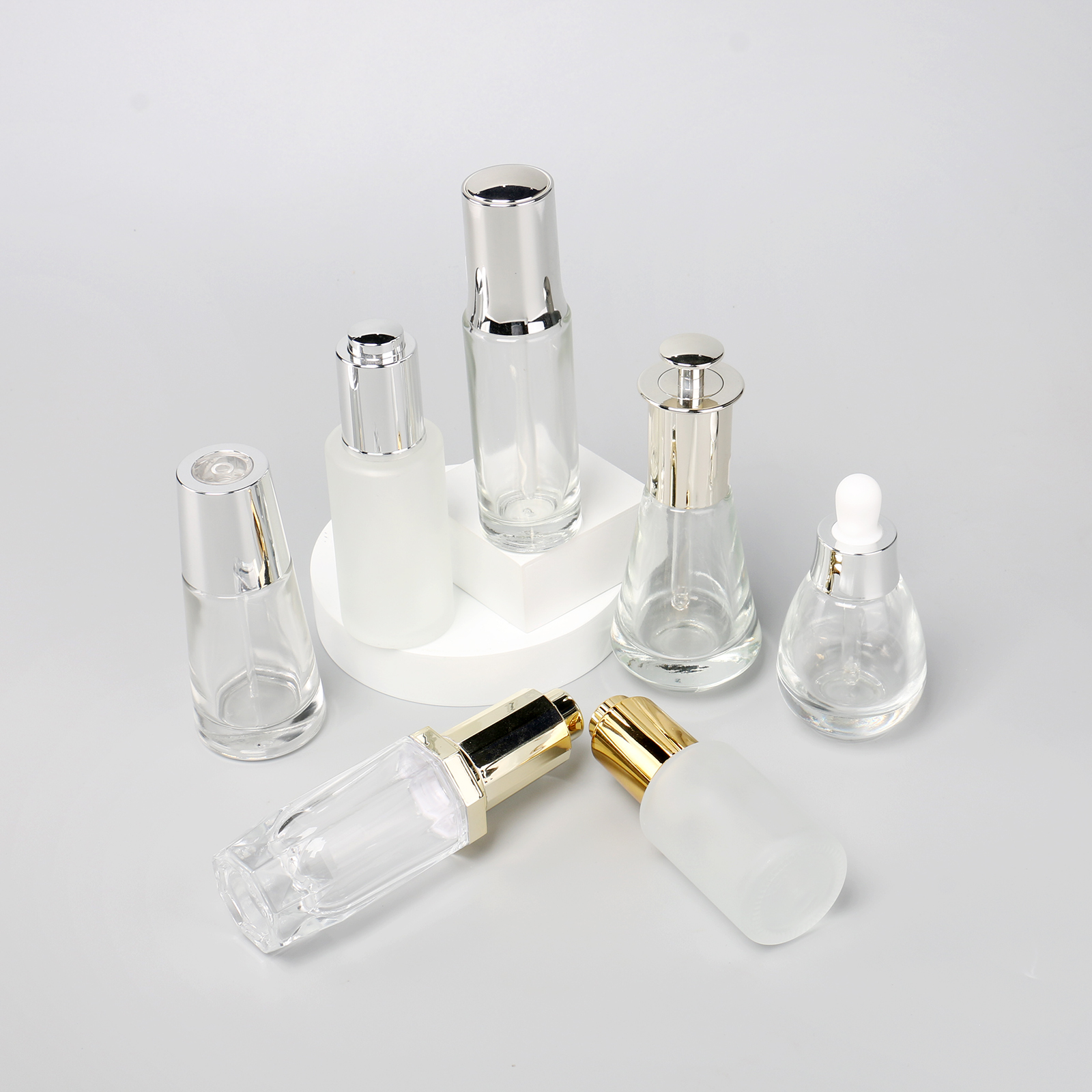 Push Button Flat Shoulder 20ml 30ml Essential Oil Bottle Clear Frosted Cosmetic Glass Dropper Bottles With Gold Silver Cap