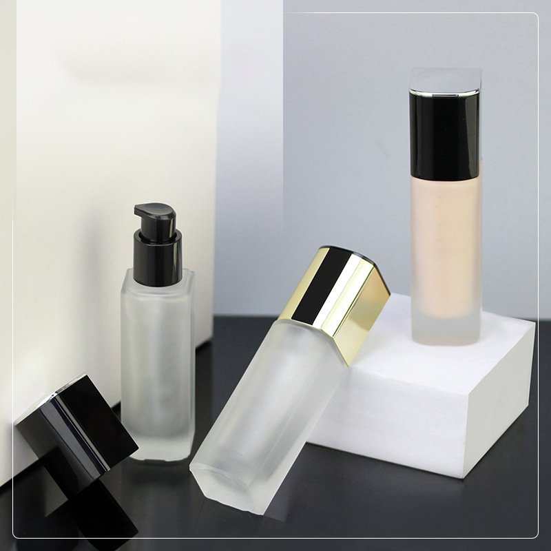 Luxury Cosmetics Packaging Square 30ml Black Golden Lotion Liquid Foundation Container Glass Bottle With Pump