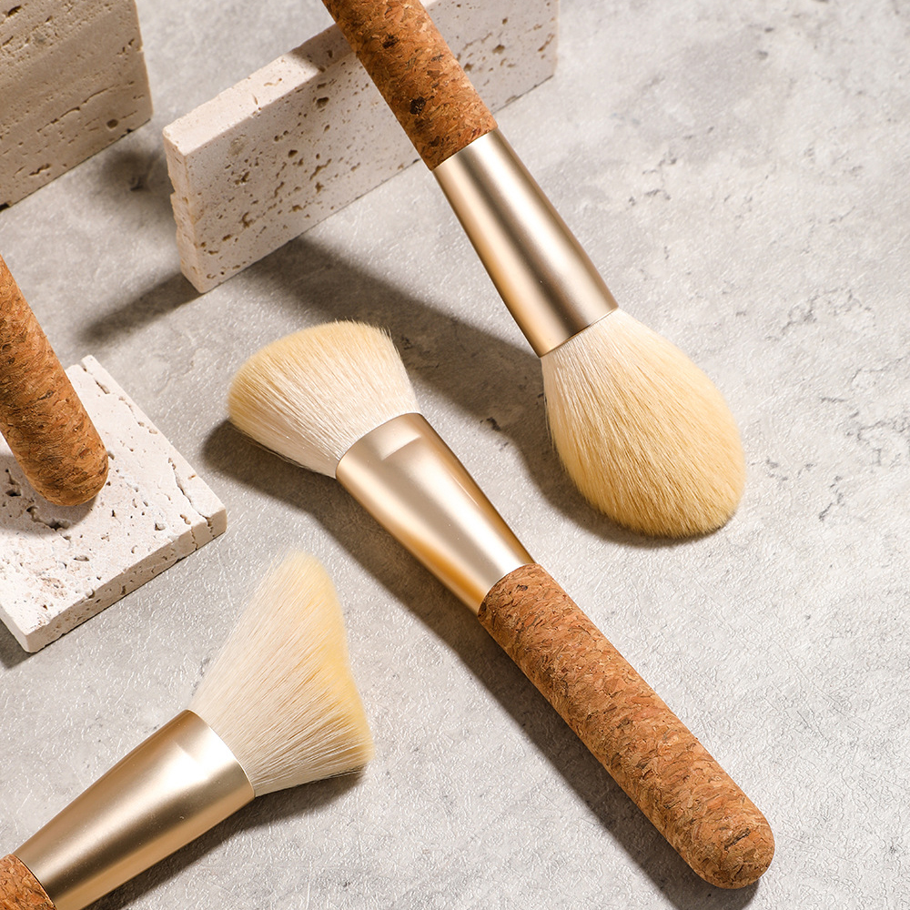 Custom Logo 4 Pcs Stacked Oak Wood Handle Makeup Brushes Vegan Irregular Soft Bristles Professional Makeup Brush Set