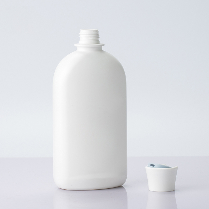 Custom 500ml Empty Flat Lotion Shampoo Bottle White HDPE Plastic Squeeze Bottles With Disc Cap