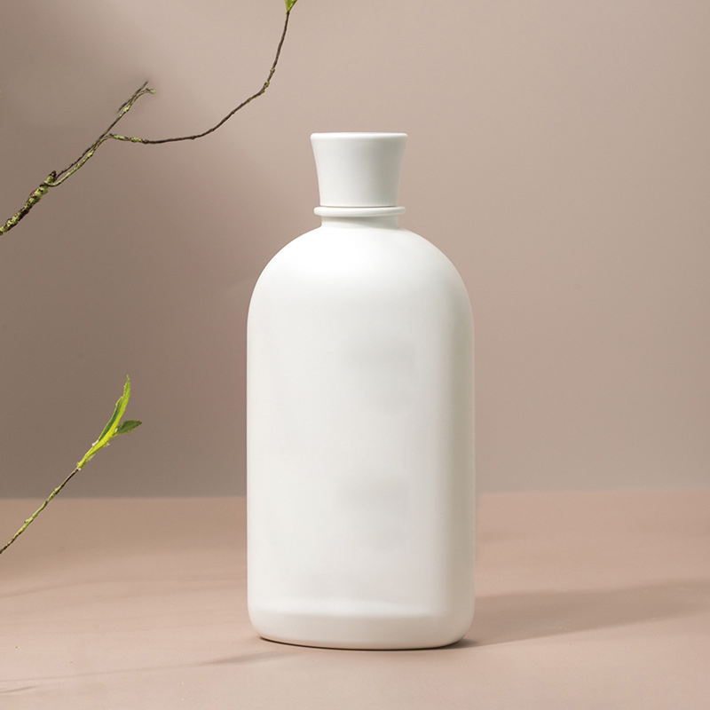 Custom 500ml Empty Flat Lotion Shampoo Bottle White HDPE Plastic Squeeze Bottles With Disc Cap