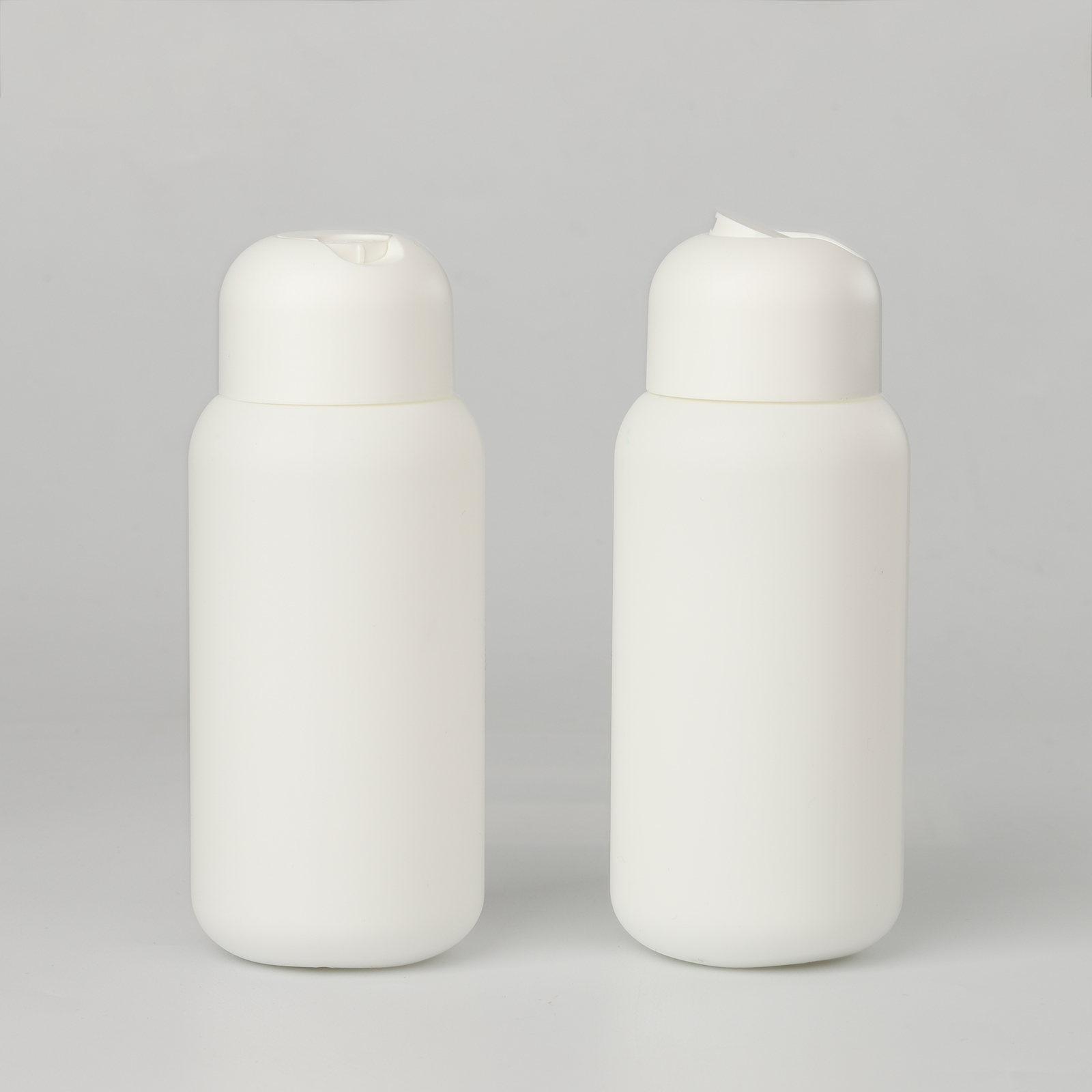 300ML Plastic Cosmetic Packaging Bottles White 300ml HDPE Shampoo And Conditioner Bottles With Disc Cap