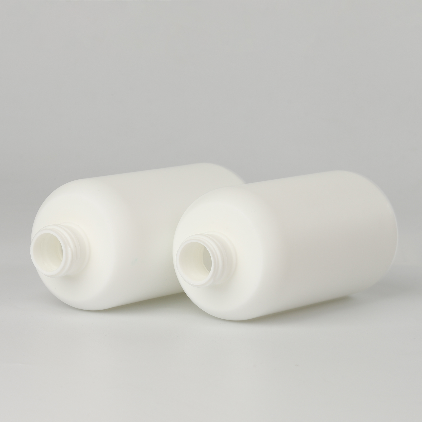 300ML Plastic Cosmetic Packaging Bottles White 300ml HDPE Shampoo And Conditioner Bottles With Disc Cap