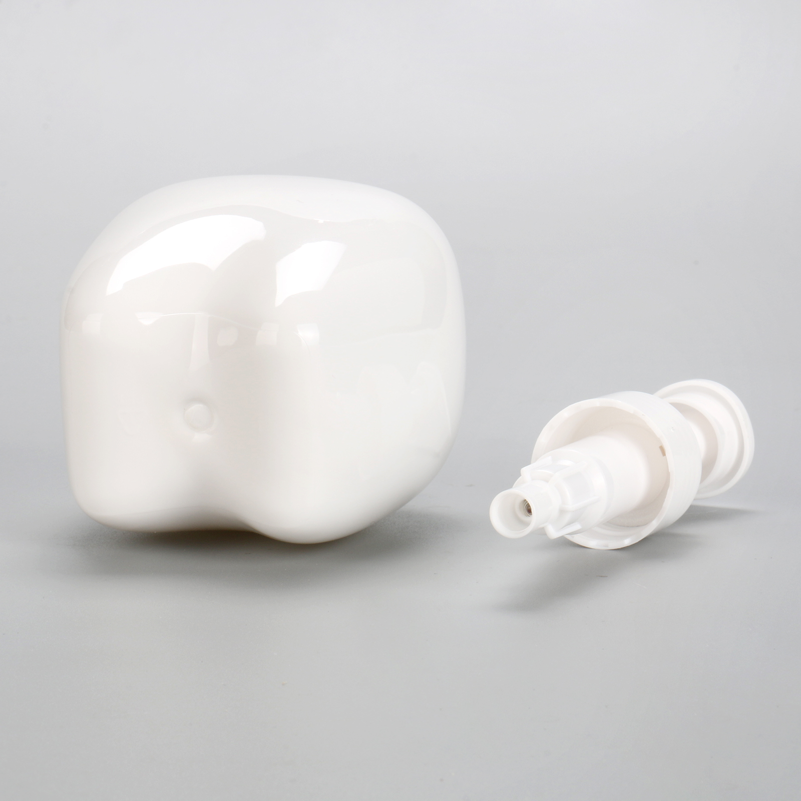 150ml 200ml 250ml PET Plastic Liquid Soap Container Bottle White Tooth Shape Toothpaste Pump Bottle