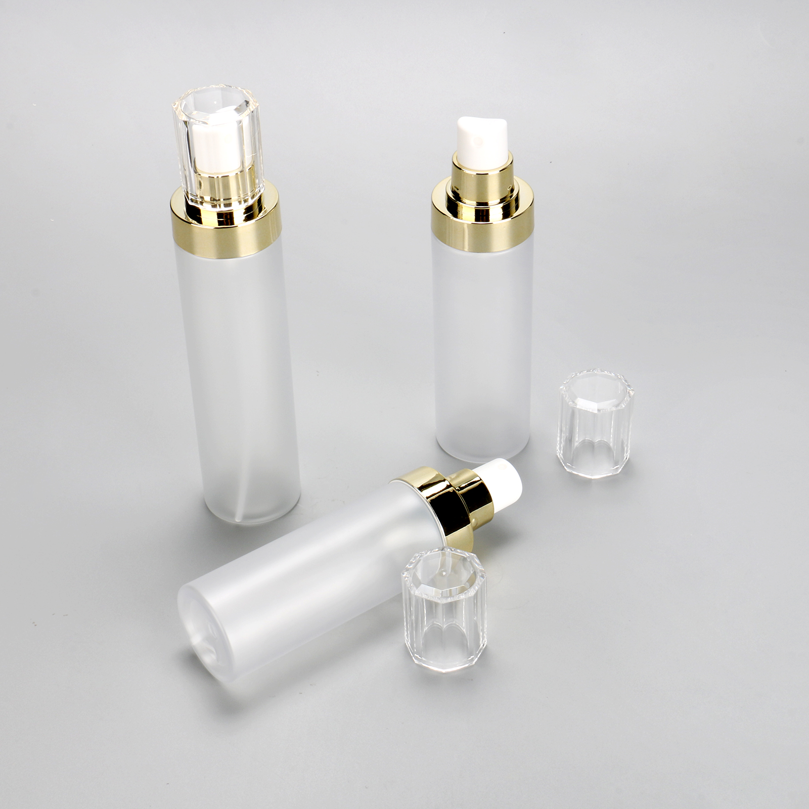 Round Flat Shoulder 100ml 120ml 150m Frosted PET Plastic Gold Plated Cover Press Type Lotion Bottle