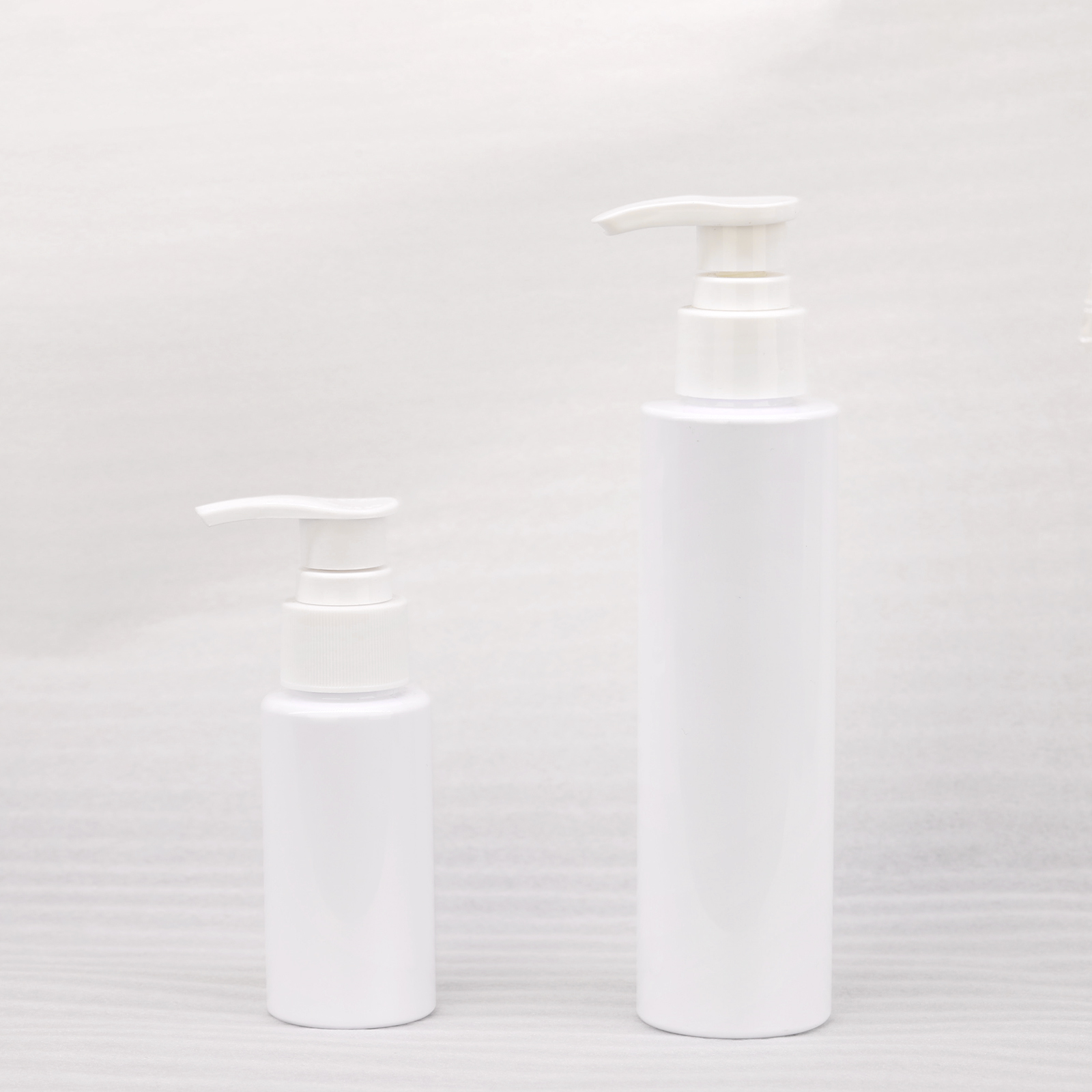 Cylinder 60ml 150ml Empty White PET Plastic Cosmetic Hair Conditioner Shampoo Bottle With Lotion Pump