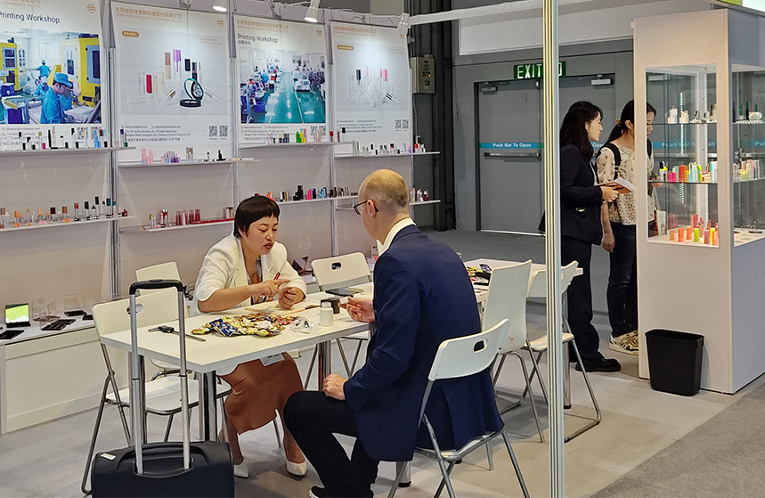 Dongyang Herbeauty IMP.&EXP. Co., Ltd. at the Beauty siting on Cosmopack Asia Hongkong ( AWE )